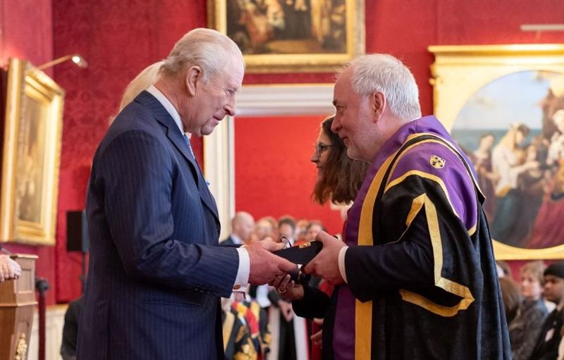 Professor Nick Jennings being presented an award by King Charles